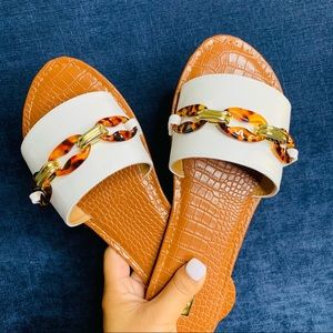 Qupid Womens White Cognac Croc Embossed Chain Slide Sandals Flat Open Toe Shoes